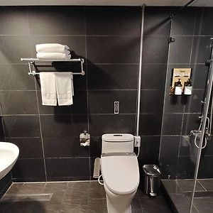 Standard Twin Room no window